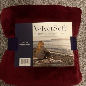 Plush velvet throw blanket